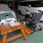 シニアカーがやって来たと水遊び後のお片付け
