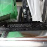 縦目ベンツの三角窓シール補修(その1)